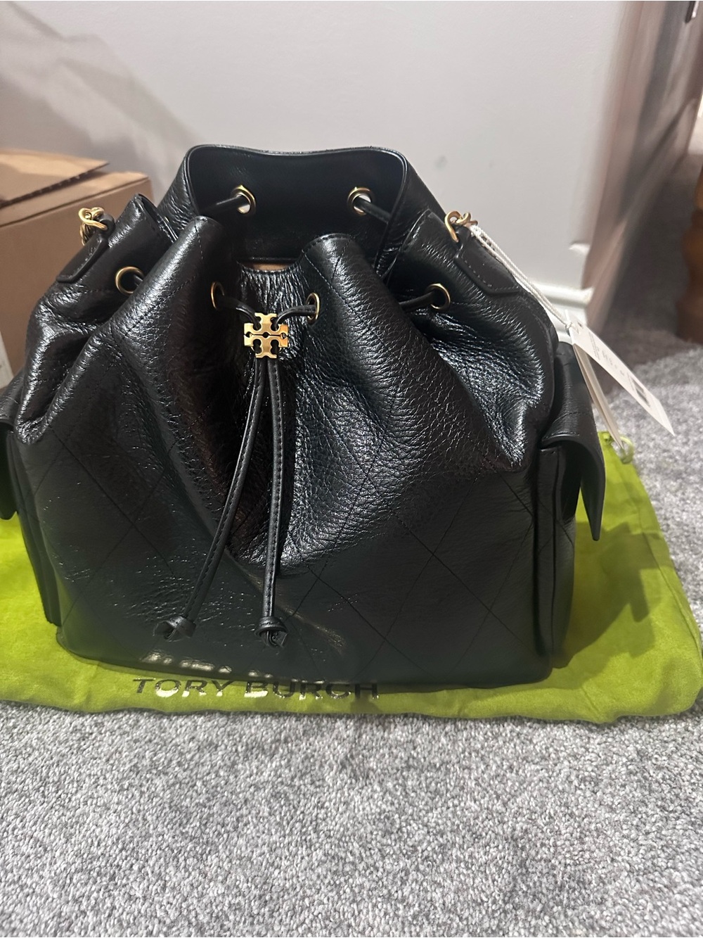 Tory Burch Charlie Quilted Large Drawstring Shoulder bag in Black Leather NEW